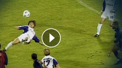  26 سال پیش در چنین روزی یکی از زیباترین گل‌های قیچی برگردان تاریخ فوتبال به ثبت رسید