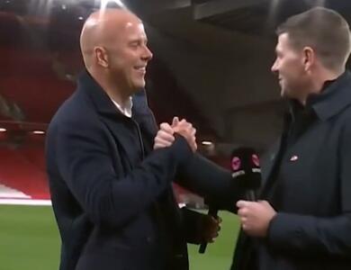  وقتی آرنه اسلوت برای اولین بار با استیون جرارد ملاقات می‌کند