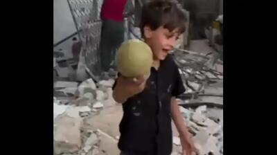  شادی یک کودک فلسطینی پس از یافتن قلک خود (فیلم)