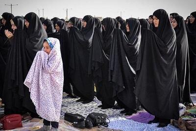  پخش نماز جماعت به امامت یک زن روی آنتن تلویزیون