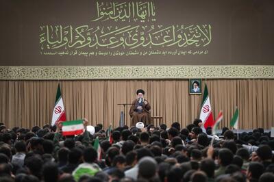  رهبر انقلاب: ۱۳ آبان باید در تاریخ و حافظه ملی بماند/ اختلاف ایران و آمریکا ذاتی است - سایت خبری اقتصاد پویا