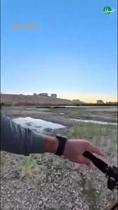  رد شدن دوچرخه سوار از رود خشک شده دجله در عراق + فیلم