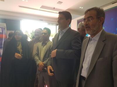  بازدید وزیر ارتباطات از نمایشگاه دستاوردهای جهاد دانشگاهی