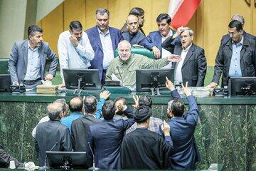  مجلس جناح‌بازی/ پورمختار: به یکی بدوبیراه می‌گویند و از دیگری تمجید می‌کنند؛ قانون دندان‌گیری هم نداشته اند/ محمودزاده: نظارت فدای حواشی سیاسی است - کلبه سرگرمی