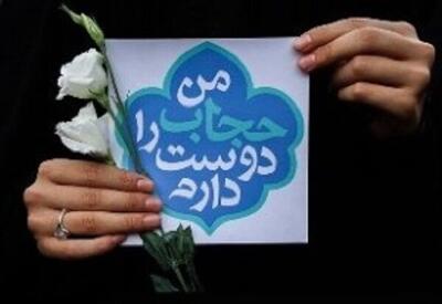  زنان در نقش برجسته های تخت جمشید با لباس بلند و روسری دیده می شوند