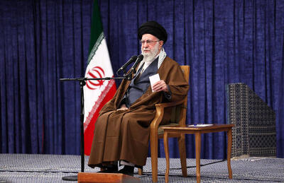  رهبر انقلاب : ایران قوی؛ تنها راه‌حل مشکلات است