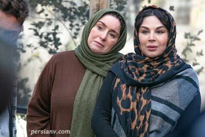  تصاویر منتشرنشده از بازیگران سیاه چاله / موتورسواری شاد و خنده‌دار ژاله صامتی و شهره سلطانی در دل پشت صحنه