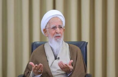  آیت الله جوادی آملی: کاری کنیم که در برابر شهدا خجالت نکشیم