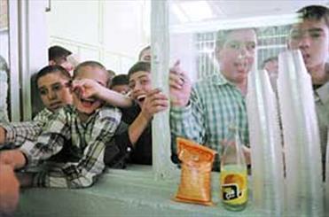  عرضه فست فود در برخی مدارس