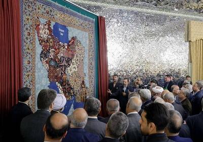  رونمایی فرش «ایران جان» در تالار ولایت حرم مطهر رضوی - تسنیم