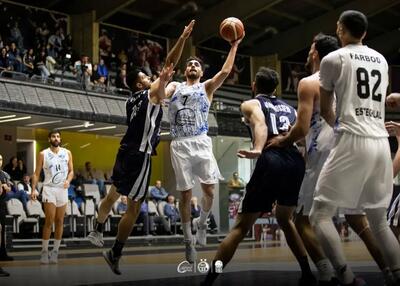  استقلالی‌ها صابر کاظمی را تشویق کردند