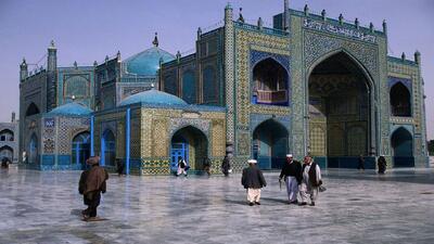  آسیب جدی به مسجد تاریخی مزار شریف در پی زلزله اخیر + فیلم