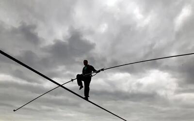  هنر راه رفتن روی طناب زندگی: حفظ تعادل در شرایطی بی‌ثبات