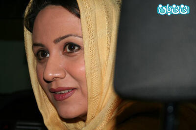  تاریخ وبگردی |تصویری از فلورا سام در کنار دوستان هم حرفه اش