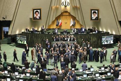  طنین انداز شدن شعار«مرگ بر آمریکا»«مرگ بر اسراییل» در صحن مجلس