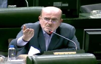  مسئولان نظام از پلتفرم های خارجی استفاده می کنند/ اگر قرار است قطع شود باید برای همه قطع شود