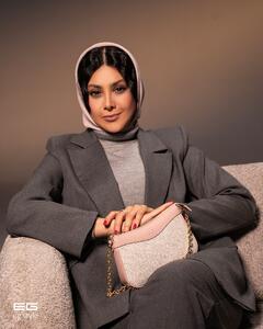  عکس/ استایل لاکچری آزاده صمدی با کیف برند چند میلیونی | اقتصاد24