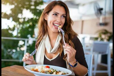  چرا باید شام را قبل از ساعت ۸ بخوریم؟