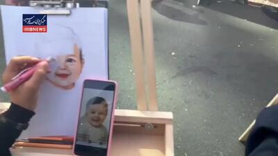  خلق تصاویر شهدای کودک دفاع مقدس ۱۲ روزه به‌دست دانش‌آموزان در حاشیه راهپیمایی ۱۳ آبان + فیلم