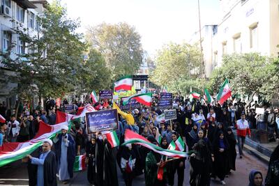  حضور حماسی مردم ساری در راهپیمایی ۱۳ آبان؛ «مرگ بر آمریکا» و «مرگ بر اسرائیل» فریاد وحدت ملی و استکبارستیزی