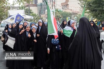  پاسخ محکم دانش‌آموزان اصفهانی به استکبار جهانی در روز ۱۳ آبان