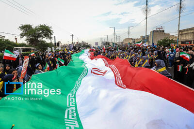  حضور پرشور مردم در راهپیمایی ۱۳ آبان پیامی واضح برای دشمنان این سرزمین است