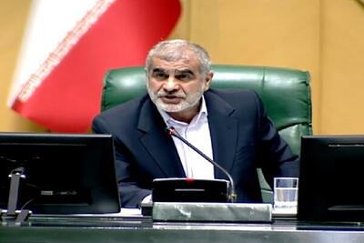  نیکزاد: امضاهای طلایی همچنان وجود دارد/ وزیر اقتصاد مانع صدور مقررات خلق الساعه شود