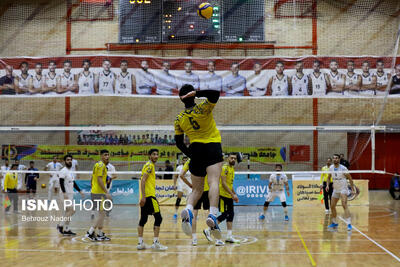  تساوی تیم‌های والیبال سپاهان و پیکان در دیدار تدارکاتی پیش‌فصل