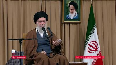  بعضی ها می‌گویند علت دشمنی آمریکا مرگ بر آمریکا گفتن است؟ (رهبر انقلاب)