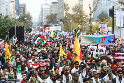  قطعنامه راهپیمایی 13 آبان: سازش در برابر قدرت‌های استکباری، به‌ویژه آمریکا و رژیم صهیونیستی، را محکوم و بر «عدم اعتماد مطلق» به غرب تأکید می‌کنیم/ حفظ اقتدار و استقلال کشور را در گرو تثبیت قدرت و استحکام درونی و پرهیز از واگرایی‌های تفرقه‌افکنانه می‌دانیم