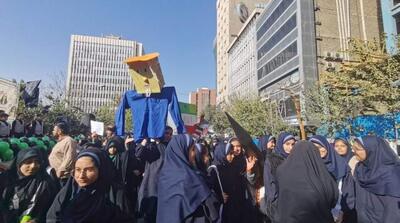  گزارشی از مراسم راهپیمایی ۱۳ آبان در تهران - مردم سالاری آنلاین