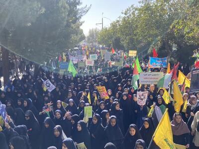  راهپیمایی ۱۳ آبان در کرمان؛ نمایش اقتدار و فریاد استکبارستیزی