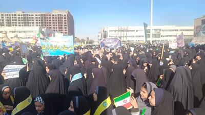  حضور پرشور دانش آموزان مشهدی در یوم الله ۱۳ آبان