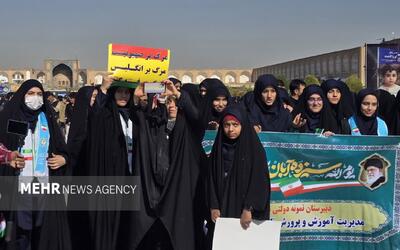  سیلی نوجوانان اصفهان به اسکتبار؛ همه به جای دانش‌آموزان شهیدحاضر بودند