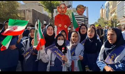  دانش‌آموزان سنندجی: پشت ایران اسلامی ایستاده‌ایم