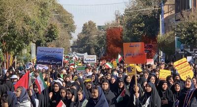  گوشه هایی از فریاد استکبارستیزی مردم ارومیه در راهپیمایی ۱۳ آبان