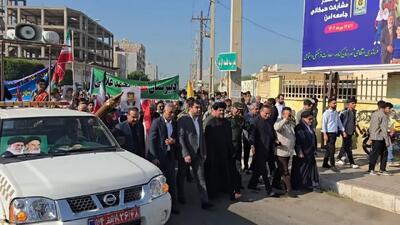  راهپیمایی دریادلان گناوه‌ای در روز استکبار ستیزی برگزار شد