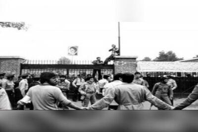  الان وقت آن نیست که بگوییم تصرف سفارت امریکا درست بود یا غلط!