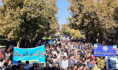  حضور پرشور مردم و مسئولان تویسرکان در راهپیمایی یوم‌الله ۱۳ آبان - پارس فوتبال