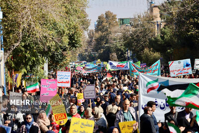  نمایش اقتدار و شعور استکبارستیزی آذری ها؛دانش آموزان: پای انقلاب هستیم - پارس فوتبال