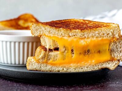  شام امشب با من: راز یک ساندویچ پنیر گریل‌شده بی‌نقص