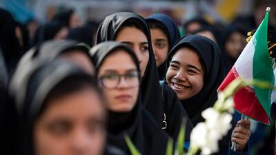  نظام طبقاتی مدارس، حس ناتوانی را به دانش آموزان القا می‌کند / در عصر هوش مصنوعی و متاورس، دیگر آموزش مبتنی بر کتاب و کاغذ جواب نمی‌دهد