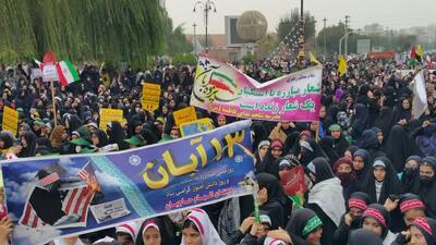  آغاز مراسم راهپیمایی ۱۳ آبان