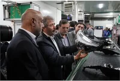  وزیر تعاون، کار و رفاه اجتماعی از گروه پژوهش صنعت مدرن تولید کننده انواع چراغ خودرو بازدید کرد.