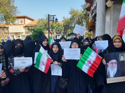  راهپیمایی ۱۳ آبان با حضور پرشور جوانان برگزار شد + فیلم