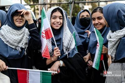  دانش‌آموزان غیور بجنوردی از همبستگی خود می‌گویند / آمریکا به همین خیال باش! + فیلم