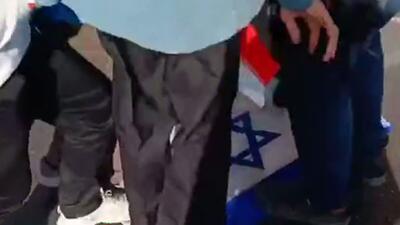  پرچم رژیم صهیونیستی زیر پای دهه‌نودی‌ها