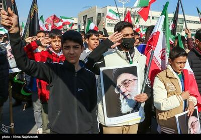  راهپیمایی پرشور 13 آبان در زابل/ طوفان و تعطیلی مدارس هم مانع حضور نشد  فیلم - تسنیم