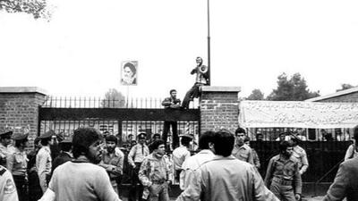  دلیلی که باعث شد دانشجویان برای تسخیر لانه جاسوسی اقدام کنند + فیلم