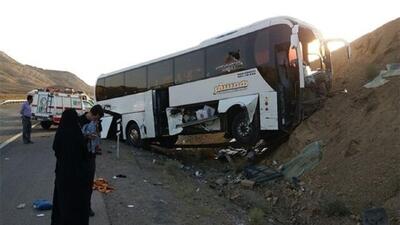  ١۵ مصدوم در محور سلفچگان بر اثر برخورد اتوبوس با تریلی